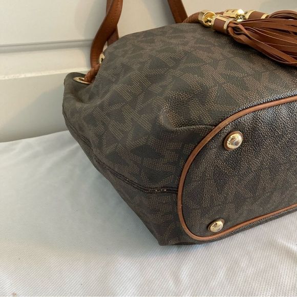 Michael Kors Signature Bedford Ravel Drawstring Bucket Bag - Picture 4 of 11